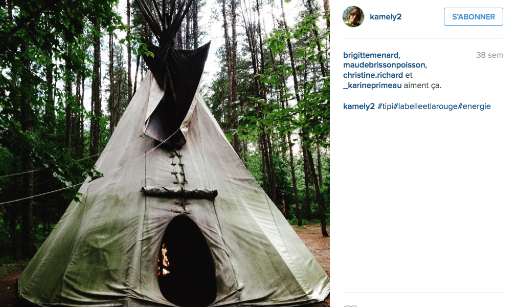 Un camping authentique au milieu des bois. C’est comme ça que je désignerais ce camping. Juste pour son aspect rustique et son charme, je crois que je le qualifierais comme un must pour les amoureux de camping. Vous ai-je dit que les douches étaient à l’extérieure ?